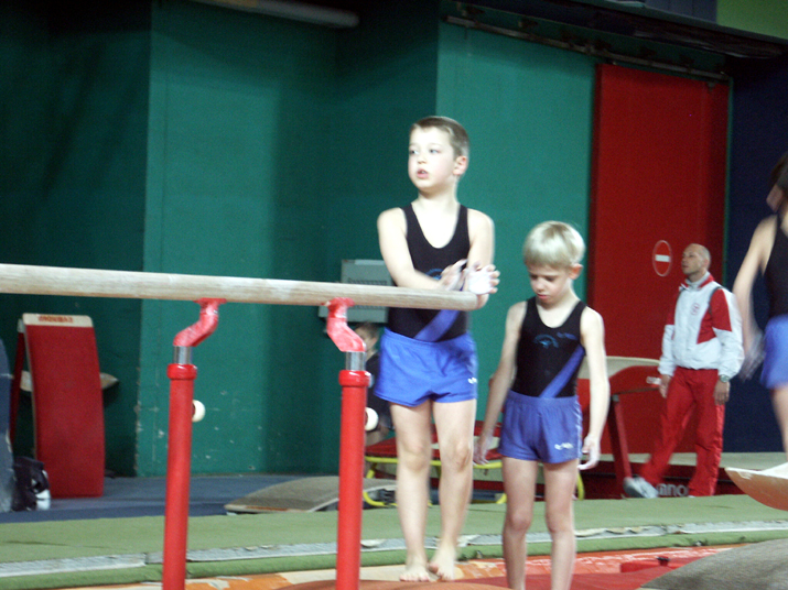 2005-01 gym_cor 004.jpg - DCF 1.0
